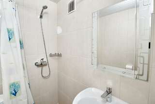 Гостиница Крымское Приазовье Мысовое Улучшенный семейный номер-6