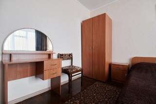 Гостиница Крымское Приазовье Мысовое Трехместный номер-5